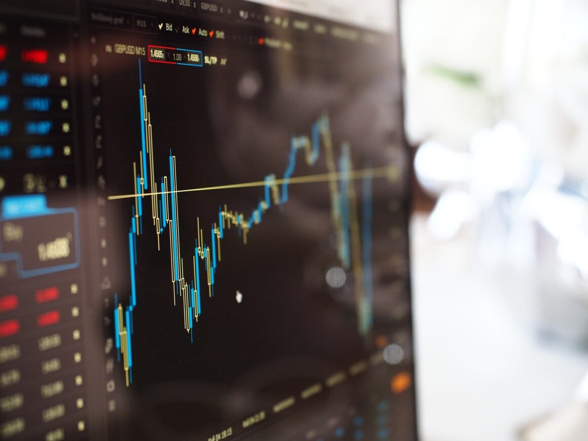 PIB do Brasil tem queda histórica em 2020