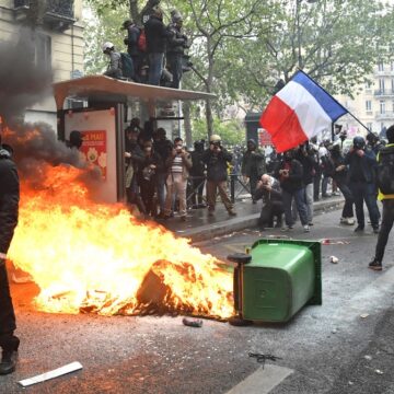 Dia do Trabalho em Paris é marcado por confronto entre manifestantes e policiais