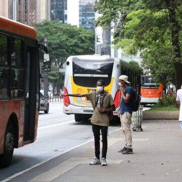 São Paulo libera obrigatoriedade de máscara para ambientes fechados