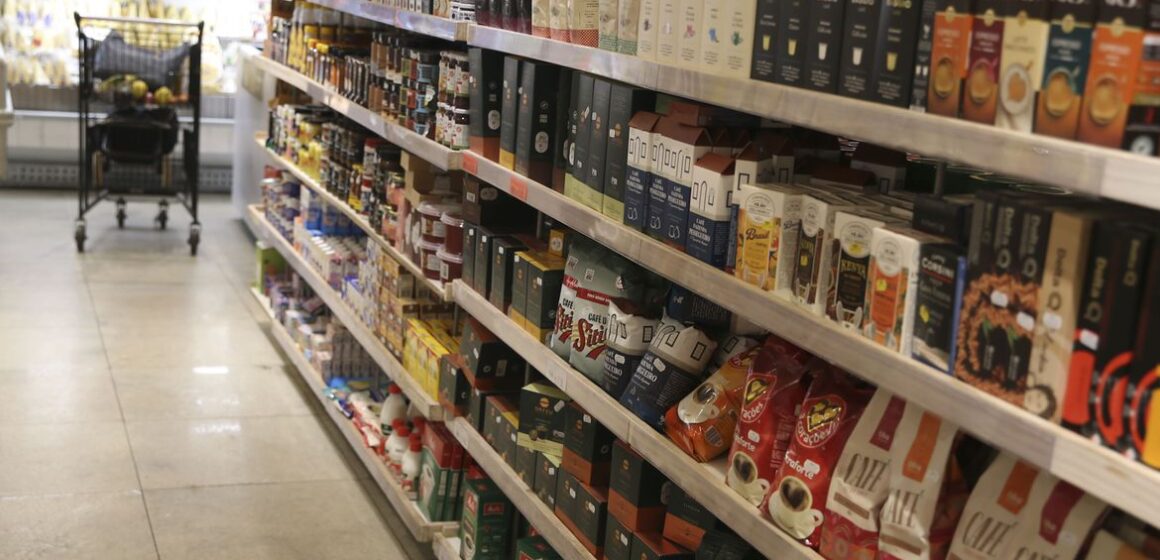 Novas regras para rótulos de alimentos valem a partir de hoje