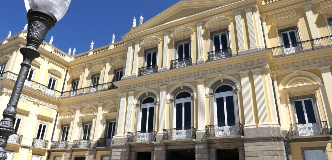 Museu Nacional lança primeiro catálogo impresso de obras raras