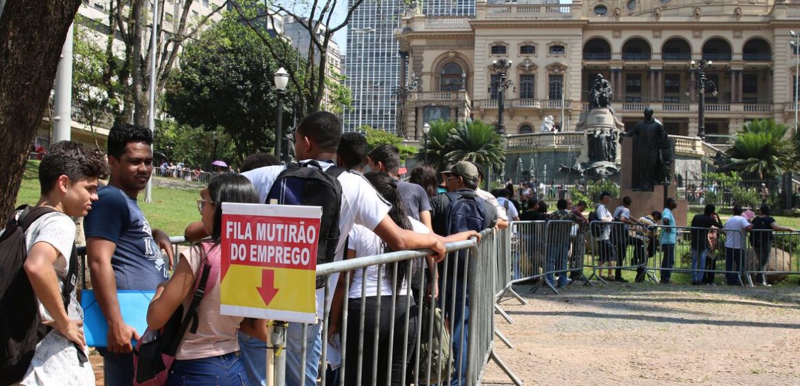 IBGE: taxa de desemprego fica em 8,5% no trimestre encerrado em abril