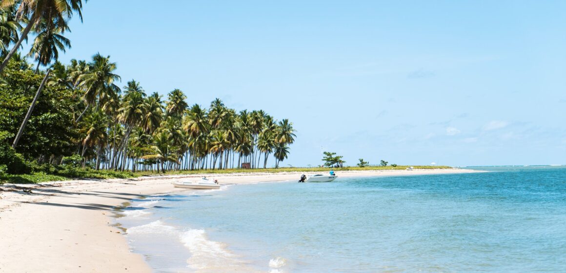 Viagens no Brasil disparam após pandemia, com praia no topo das preferências