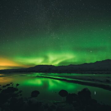 Tempestades solares prolongam show de auroras boreais