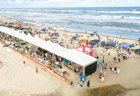 O maior churrasco de beira de praia do mundo